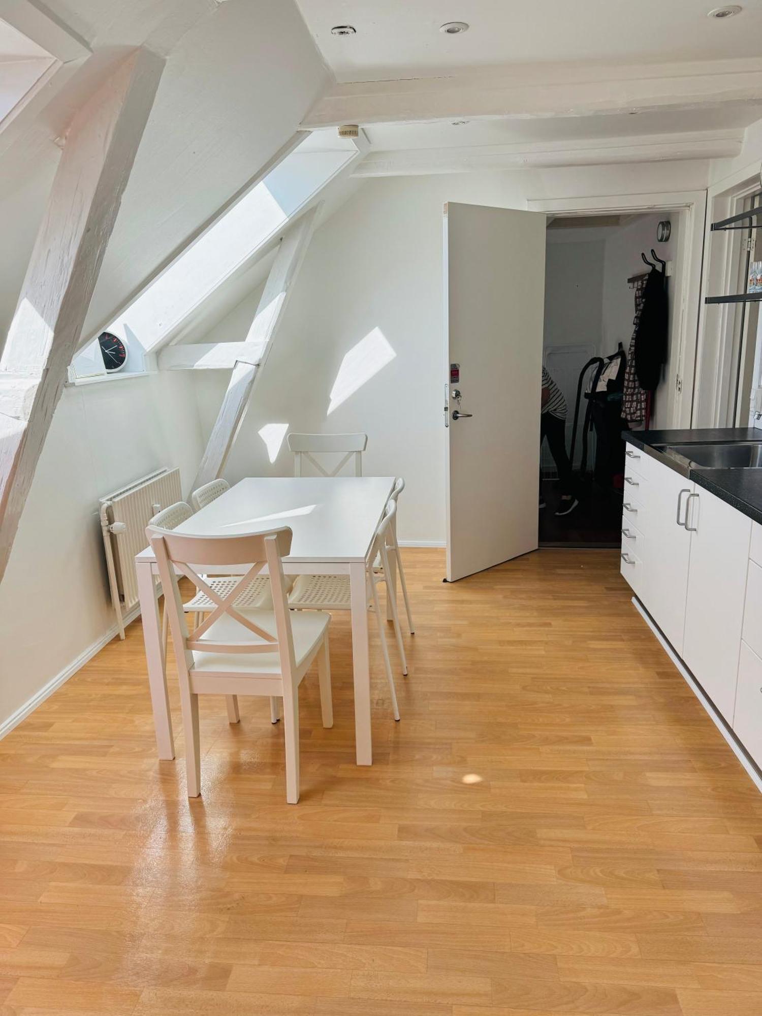 Cozy 2-room