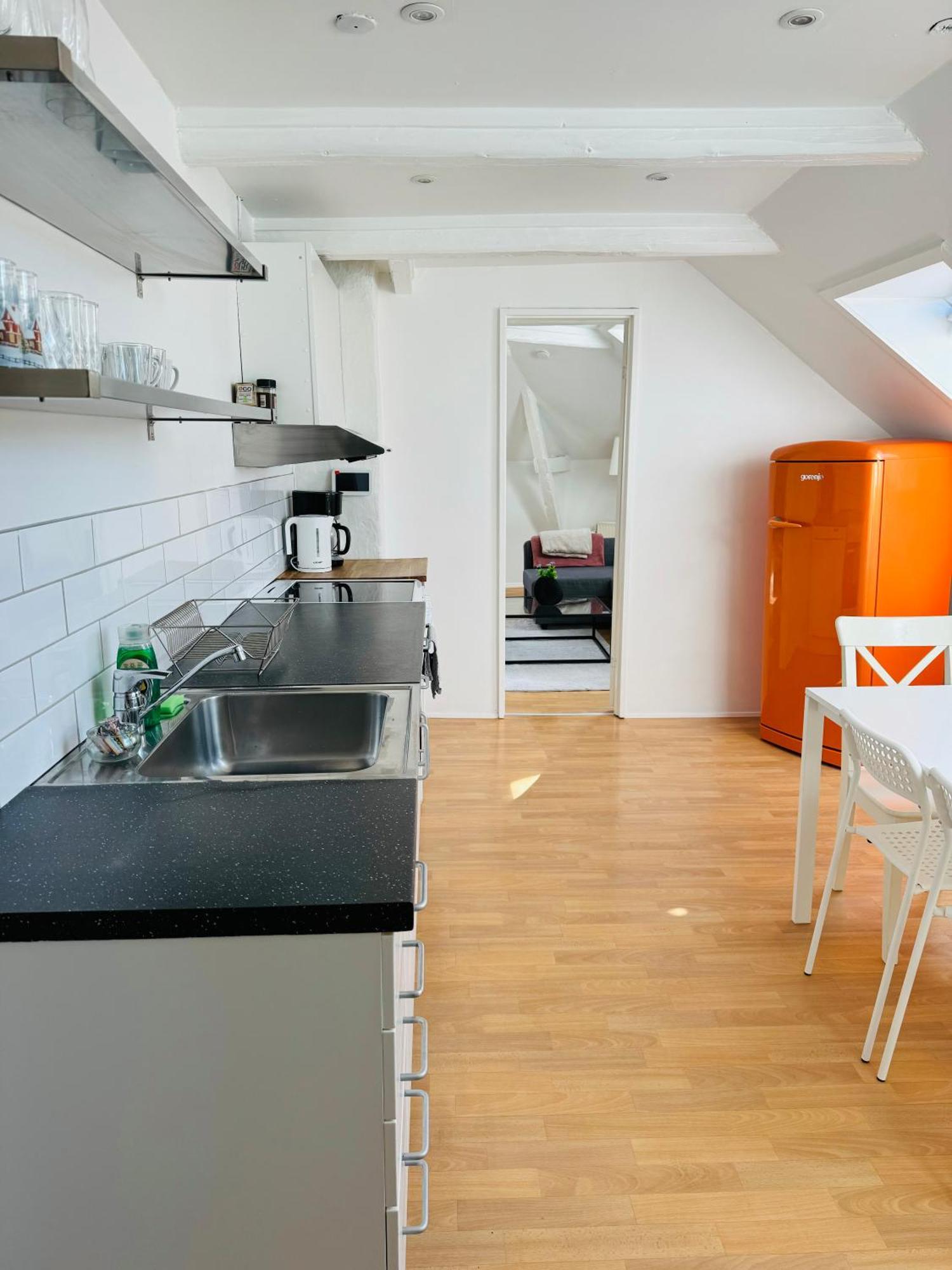 Cozy 2-room *